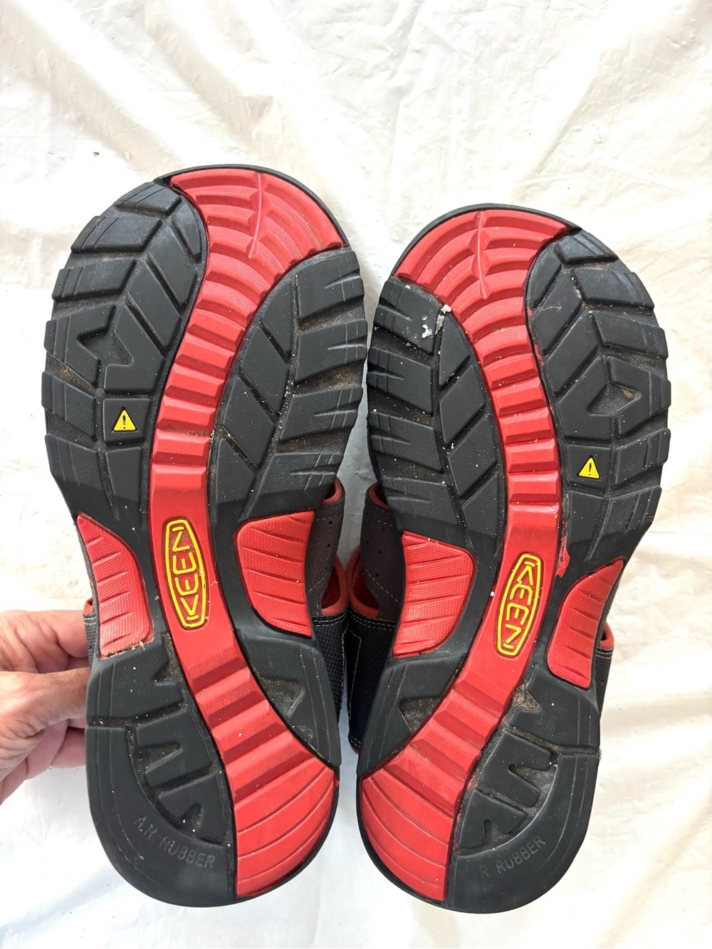 KEEN Gray Red Rialto ll Waterproof Hiking Sandals SZ 10.5 Worn 1X - Picture 10 of 15